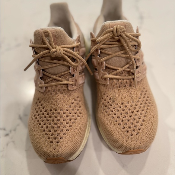 Adidas Ultraboost Sneakers 1.0 DNA - size 6.5 - Beige (looks camel colored) - Picture 2 of 5